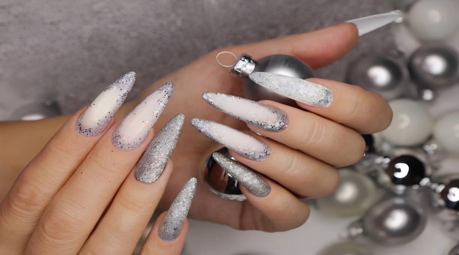 cover of the blog Unleash the 2025 Glamour with Dazzling Acrylic Nails
