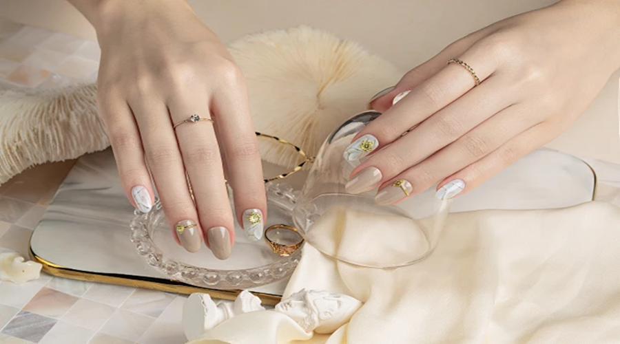 How to Create Perfect Acrylic Nails for Beginners？