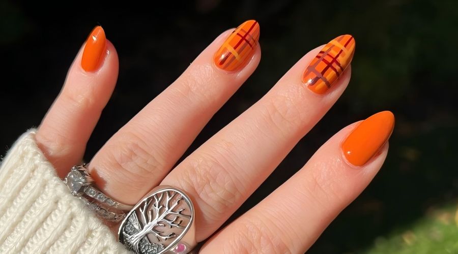 Sparkling Thanksgiving: 10 Acrylic Nails to Celebrate the Holiday in Style